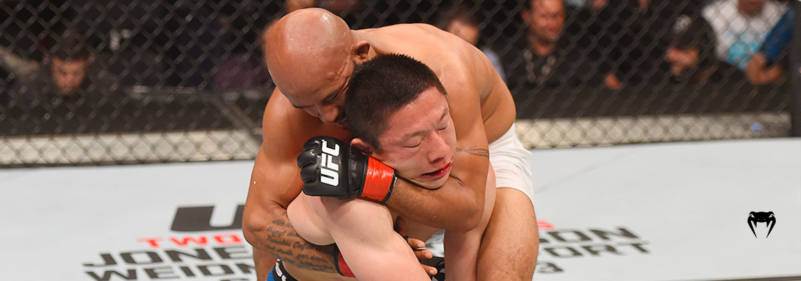 Demetrious Johnson mantem cinturão no UFC 186