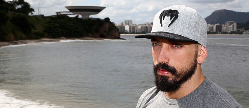 novo-bone-venum-snapback-cinza