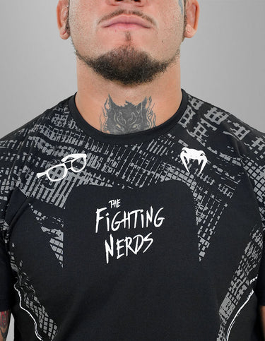 CAMISETA VENUM FIGHTING NERDS TACTICAL MIND