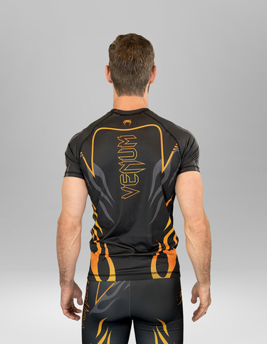 RASHGUARD VENUM GIANT FIRE UNMATCHED EDITION - MANGA CURTA