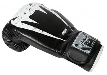 Combo Venum Giant Preto Luva + Bandagem + Bucal